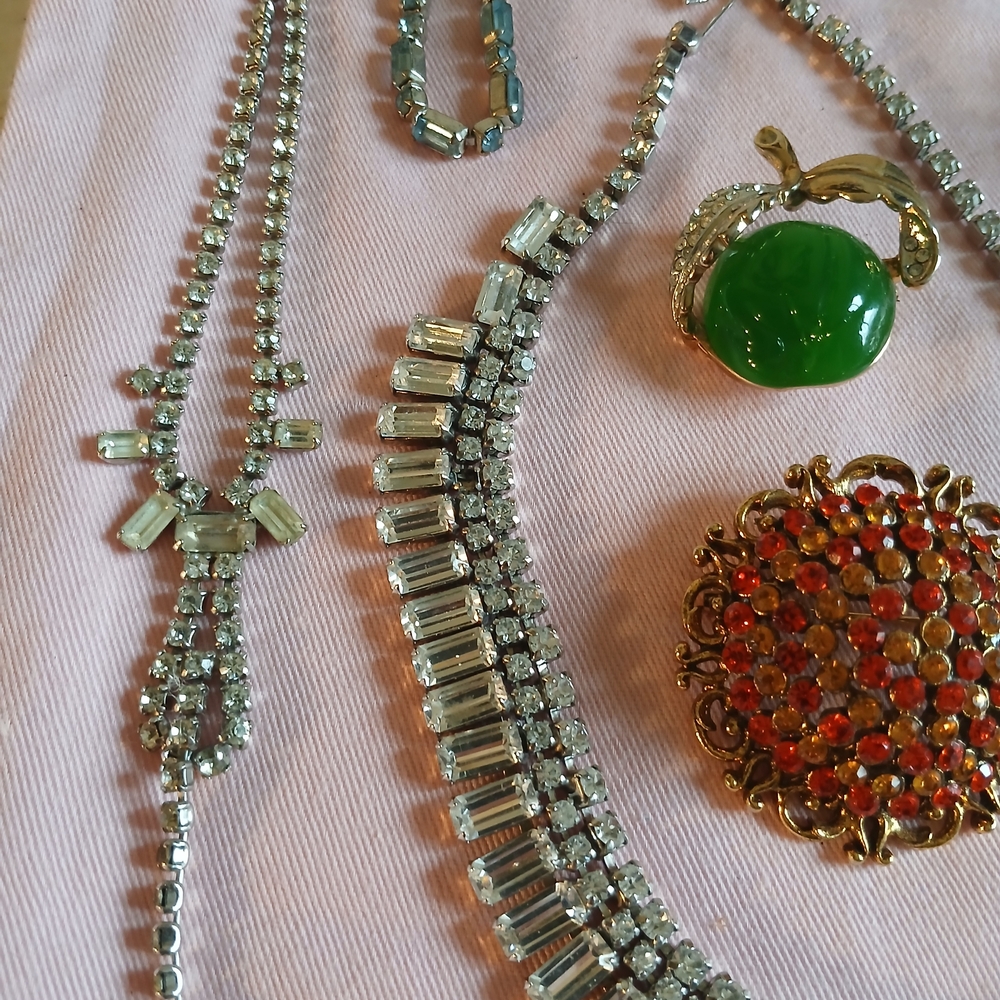Lot Of Vintage Sparkly Jewelry - Picture 3 of 6